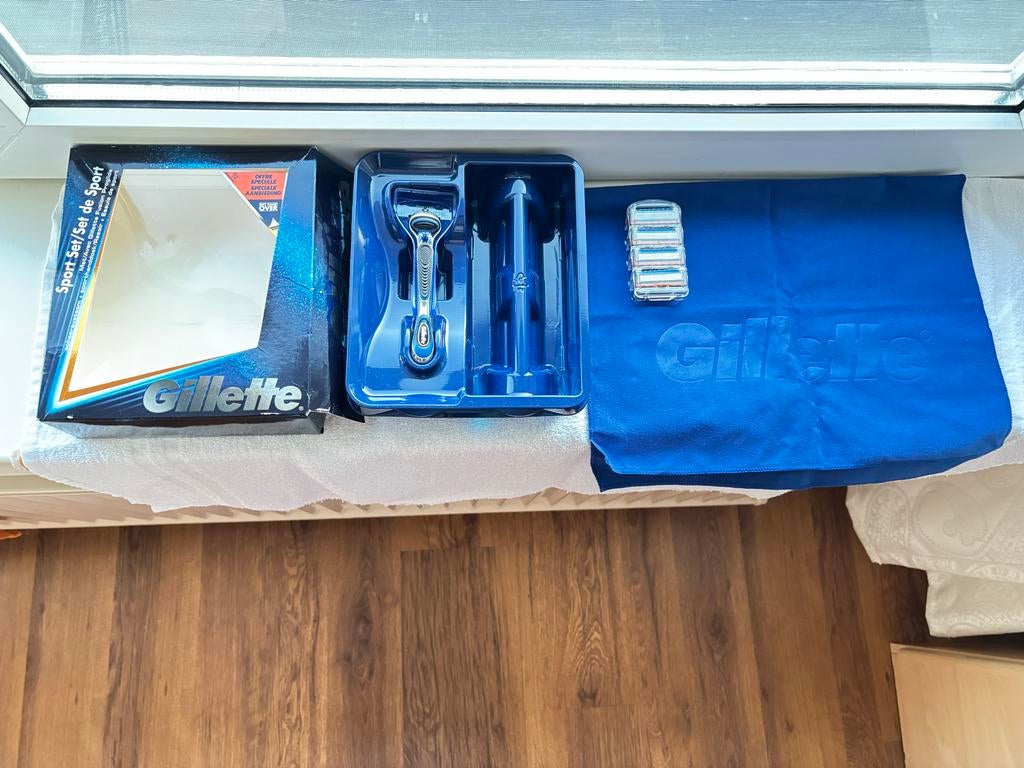 Gillette Sport Set: Scheermes, houder en navulmesjes, Ophalen of Verzenden, Nieuw