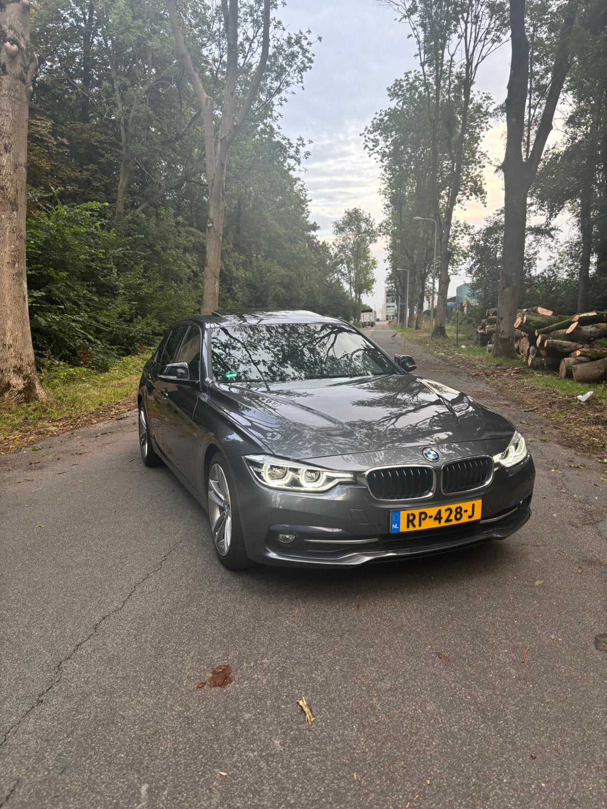 BMW 3-Serie 320d sedan Efficientdynamics Ed. Aut 2018 Grijs, Auto's, Automaat, 745 kg, Achterwielaandrijving, Zwart