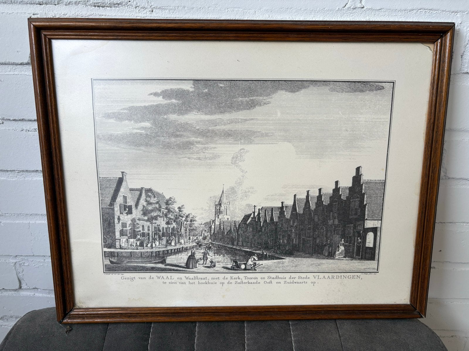 Oude prent Waalstraat Vlaardingen met kerktoren, Gebruikt, Ophalen of Verzenden, Gebouw, Voor 1940