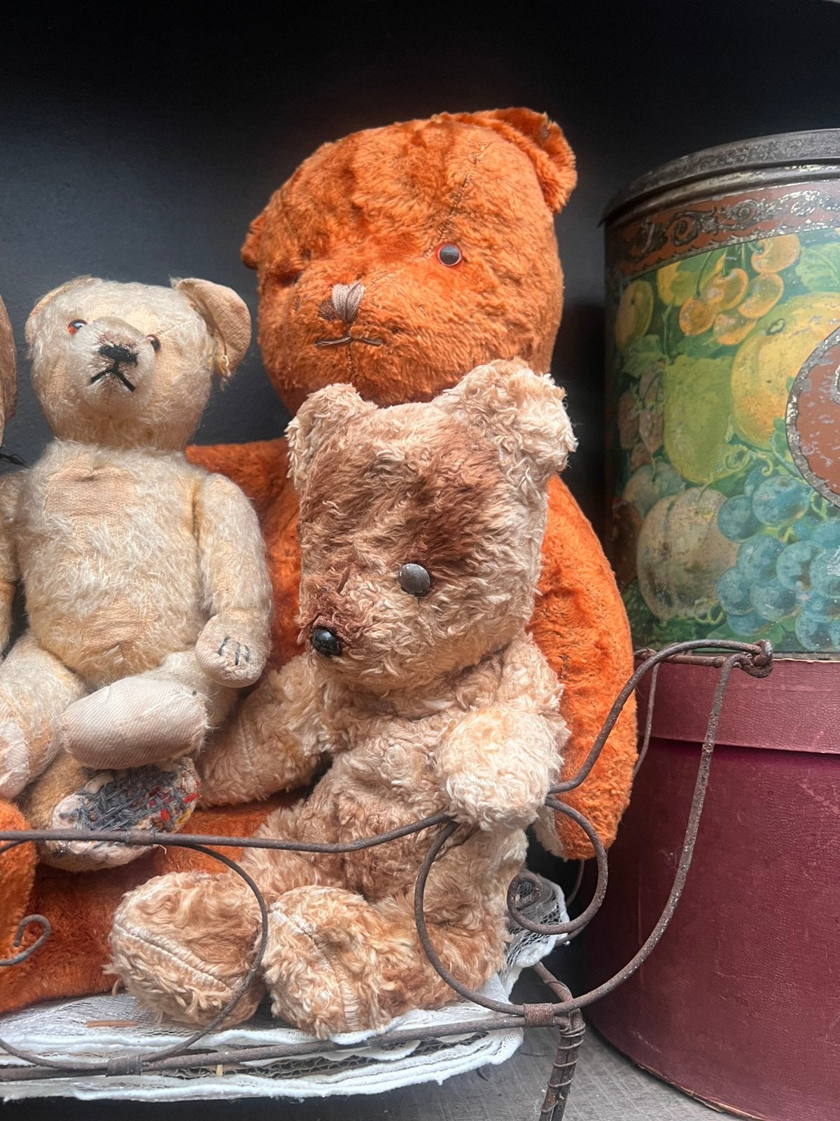 Oud kleine teddybeer knuffelbeer knuffel beer bespeeld, Ophalen of Verzenden, Zo goed als nieuw, Stoffen beer, Overige merken
