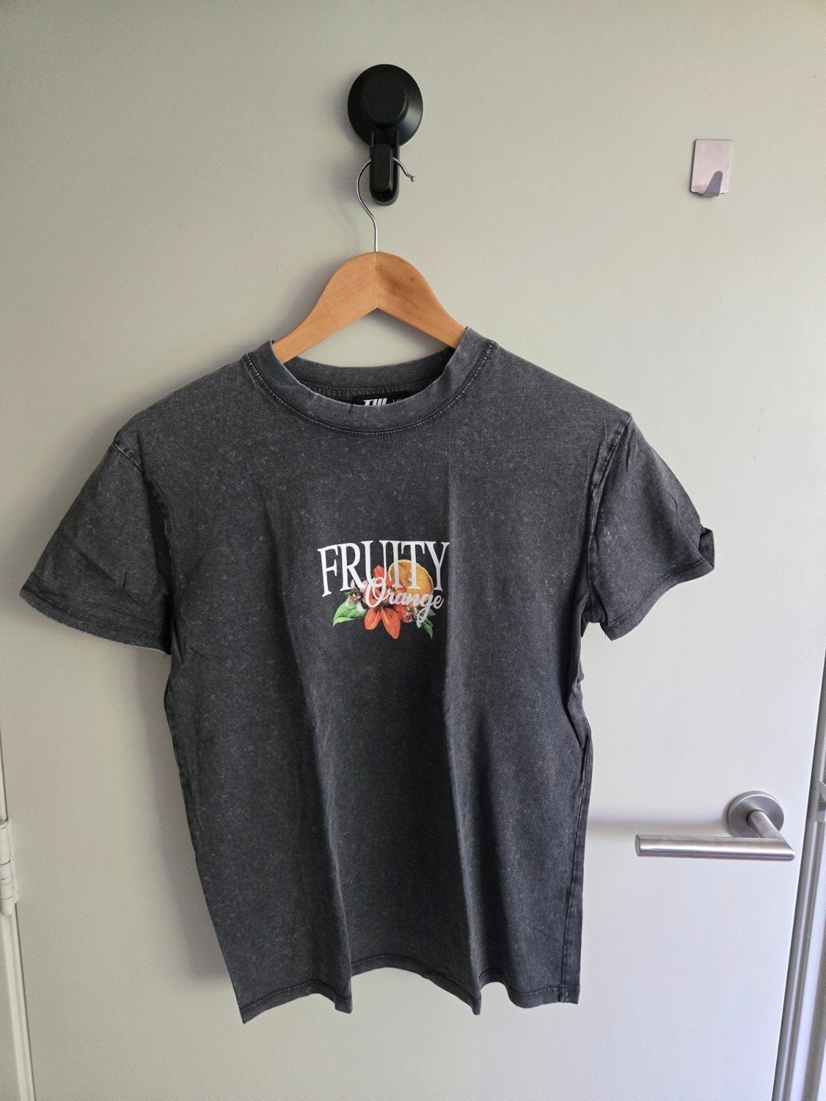 Fruity Orange T-shirt - Zo goed als nieuw, Nieuw, Ophalen of Verzenden, Korte mouw, Grijs