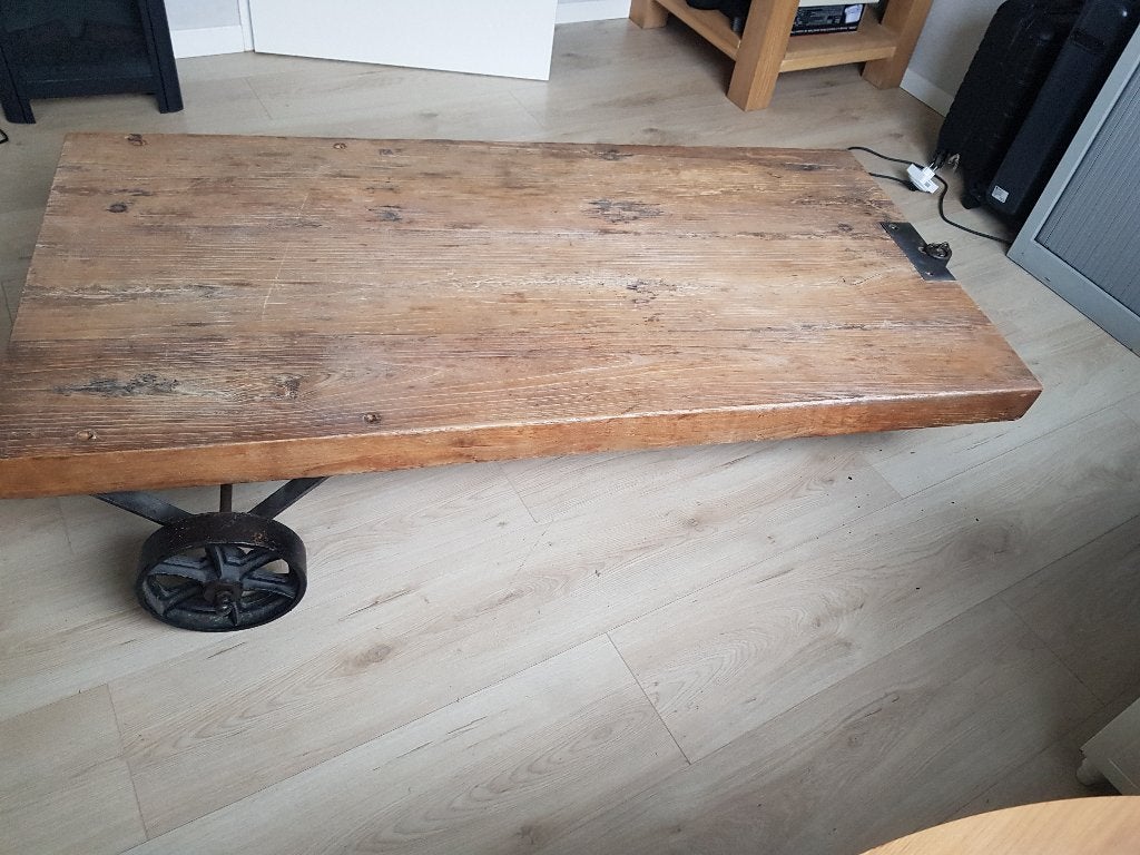 Landelijke/rustieke hard houten salon tafel met massief blad, Ophalen