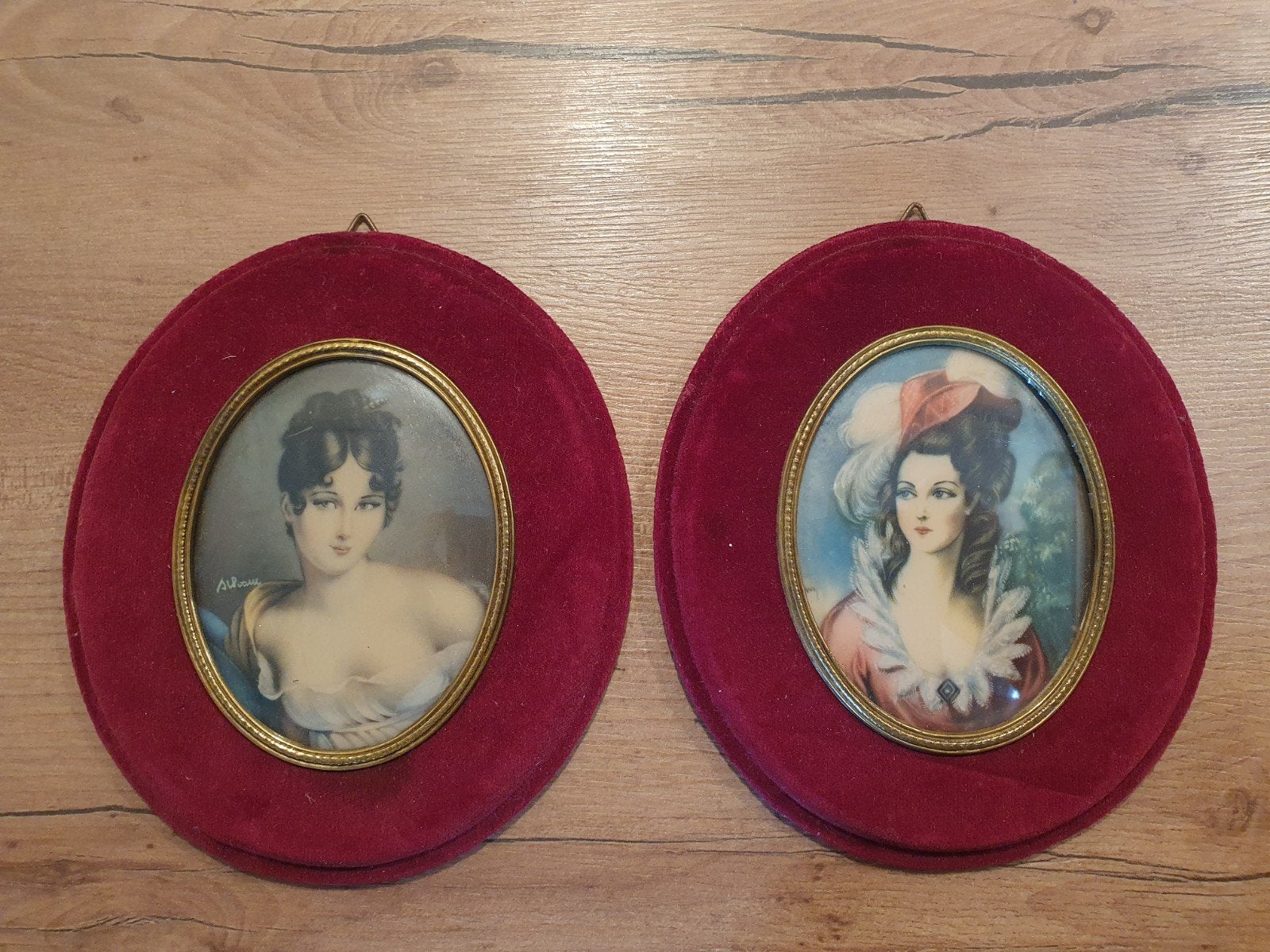 2 Antieke Miniatuur Portretten in Fluweel, Antiek en Kunst, Portret of Personen, Ophalen of Verzenden, Klassiek, Ingelijst