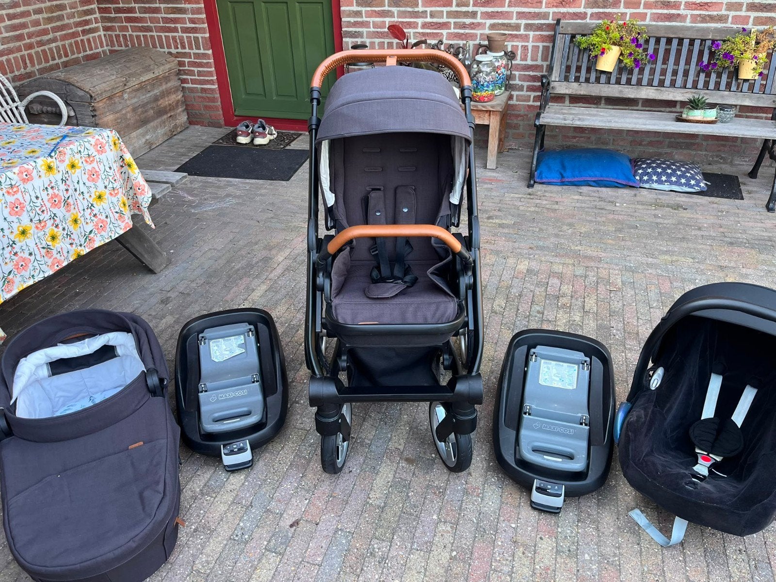 Mutsy Igo Combiwagen met reiswieg en Maxi-Cosi autostoeltje, Kinderen en Baby's, Kinderwagens en Combinaties, Ophalen, Zo goed als nieuw