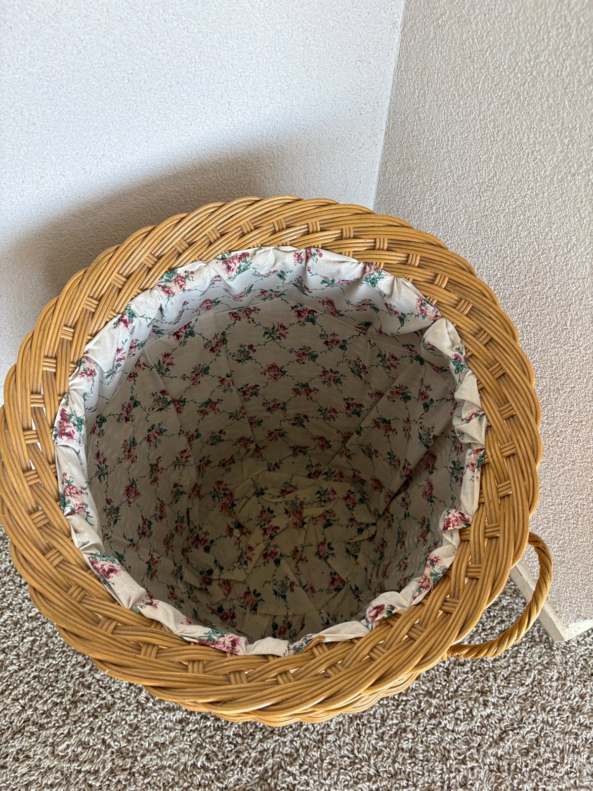 Mooi afgewerkte rieten mand met deksel, Ophalen, Gebruikt, Mand, Rond