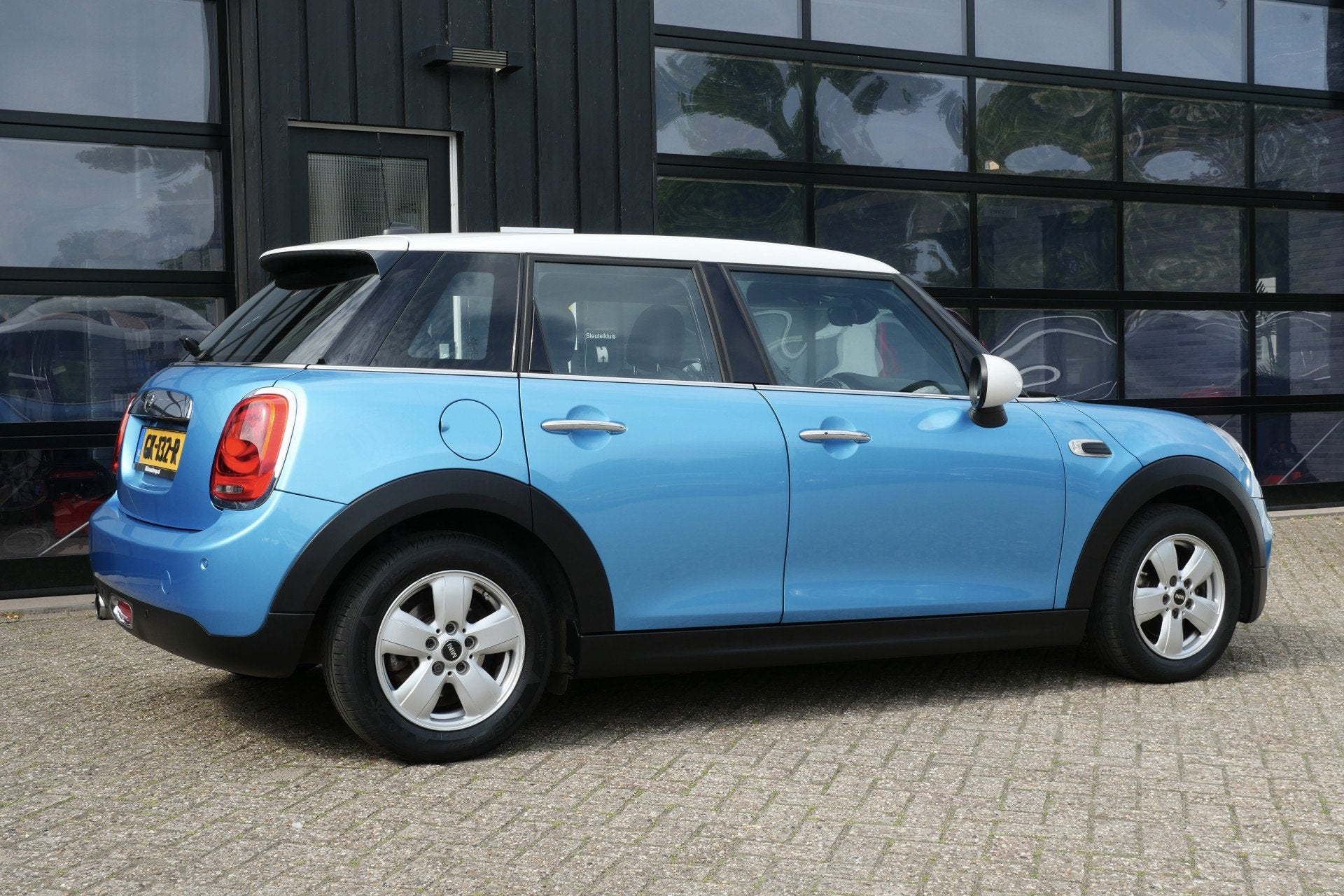 MINI 5-deurs 1.5 Cooper Chili Business | NL-Auto | Cruise |, 136 pk, Gebruikt, Blauw, 49 €/maand