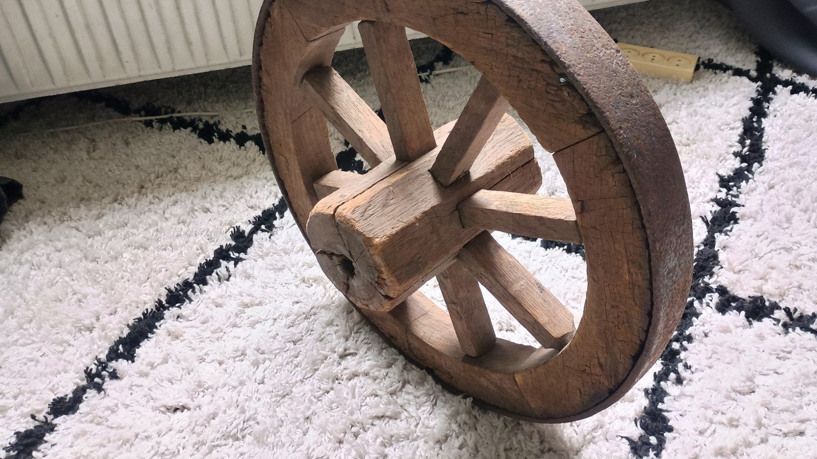 Antiek houten wagenwiel met ijzeren band, Ophalen of Verzenden