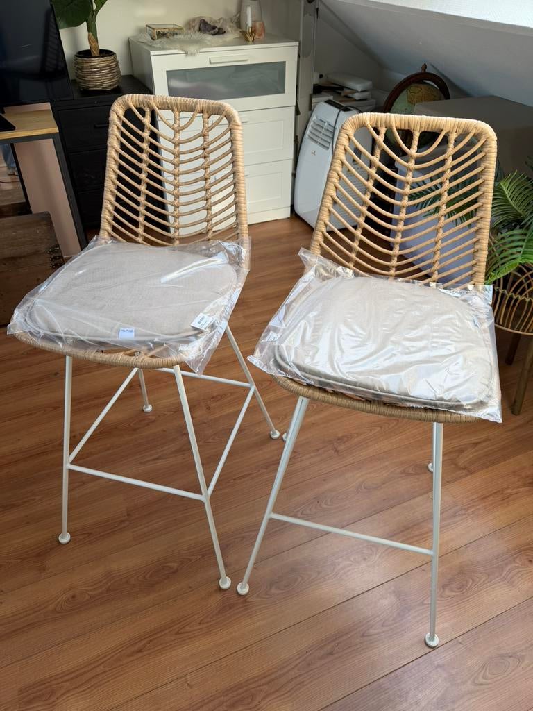 2 NIEUWE rotan barkrukken te koop hoogte 75 cm, Huis en Inrichting, Barkrukken, 2 krukken, Ophalen of Verzenden, Zo goed als nieuw