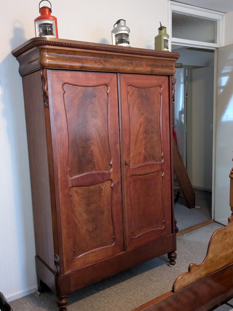 Antieke mahoniehouten Biedermeier kast, Ophalen