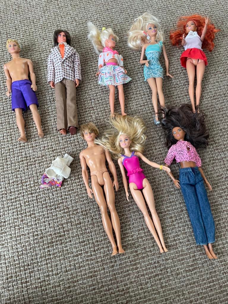 8 barbiepoppen  3 Ken 5 dames waaronder 1 rood haar 1 getint, Ophalen of Verzenden, Zo goed als nieuw, Barbie