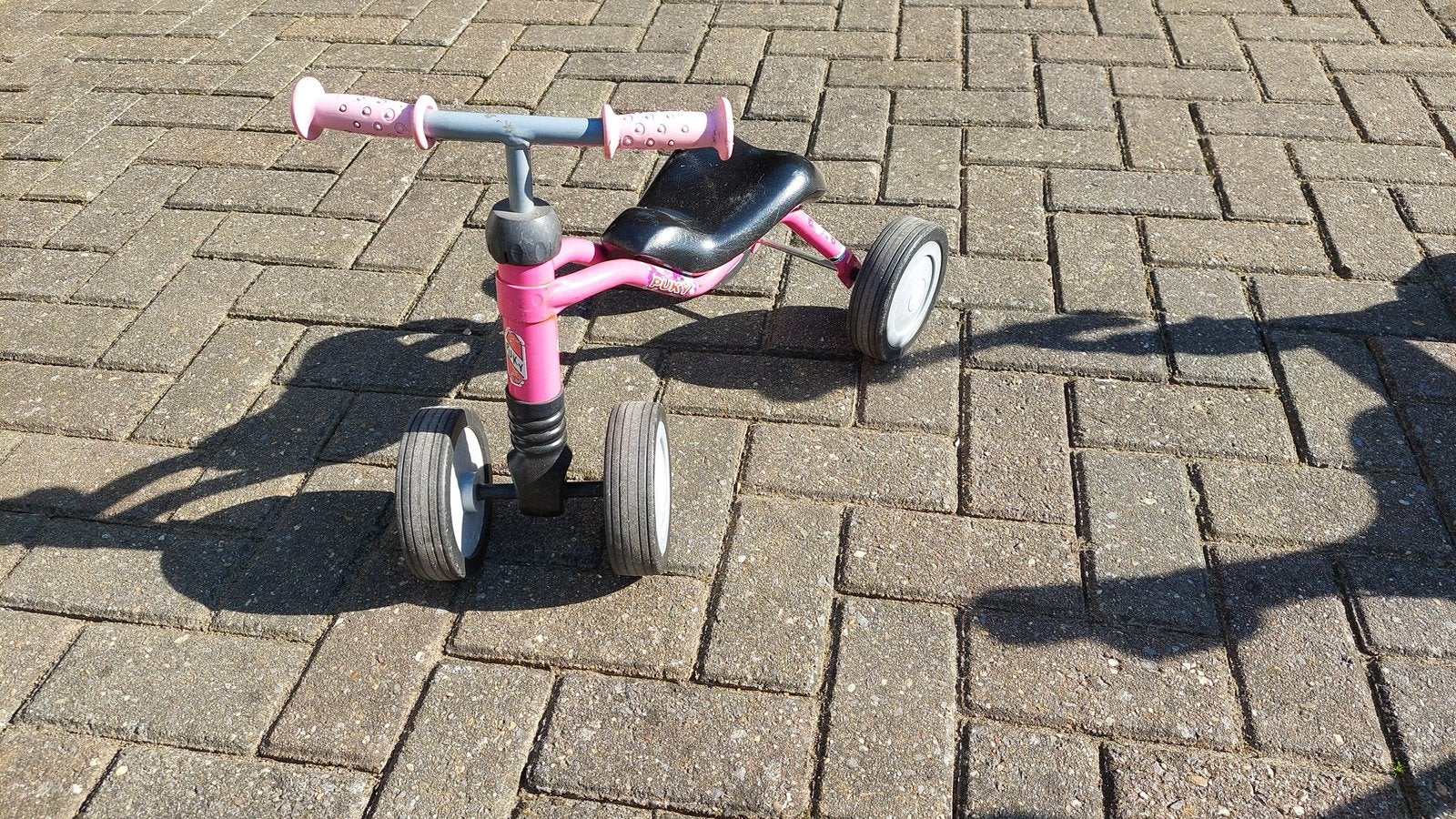 Loopfiets voor de allerkleinsten met 4 wielen, Ophalen, Zo goed als nieuw, Loopfiets