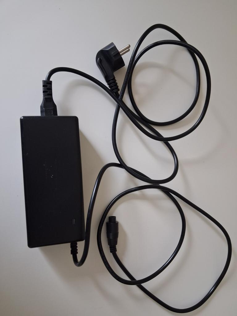 Sparta acculader, Phylion Li-ion Acculader 42V 2.0A (5-pins), Ophalen, Gebruikt