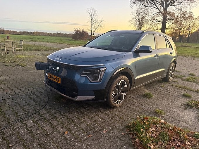 Kia Niro EV 64,8 kWh 204pk Aut 2024 Blauw Nederlandse auto, Auto's, Kia, 420 min, SUV of Terreinwagen, Niro, 300 kg