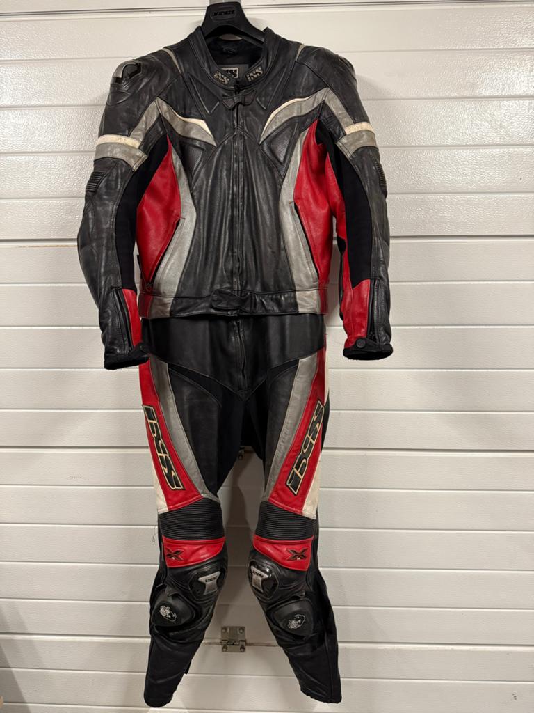 IXS Tweedelig Motorpak Leer Maat 56 - Zwart/Rood/Wit, Ophalen of Verzenden, Tweedehands, Heren, Combipak