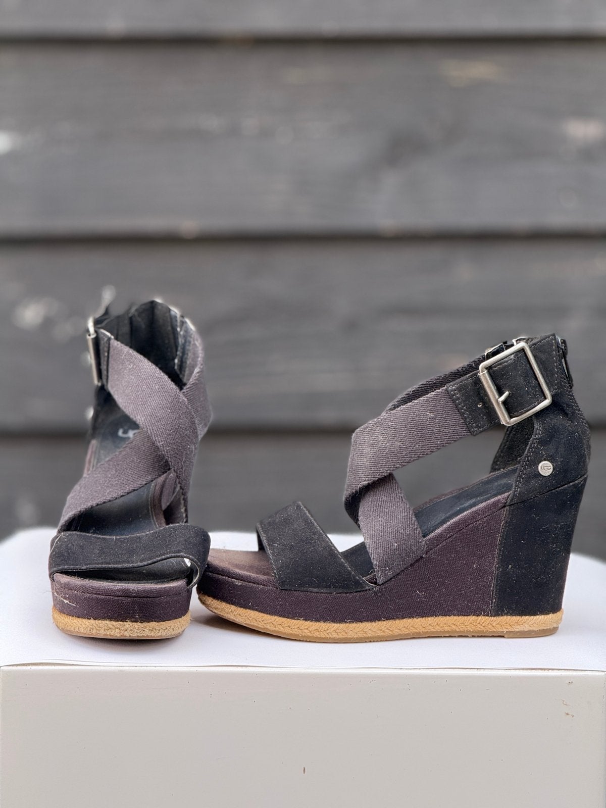 Ugg Sandalen met sleehak - Maat 39, Ophalen of Verzenden, Gedragen, Zwart, Sandalen of Muiltjes
