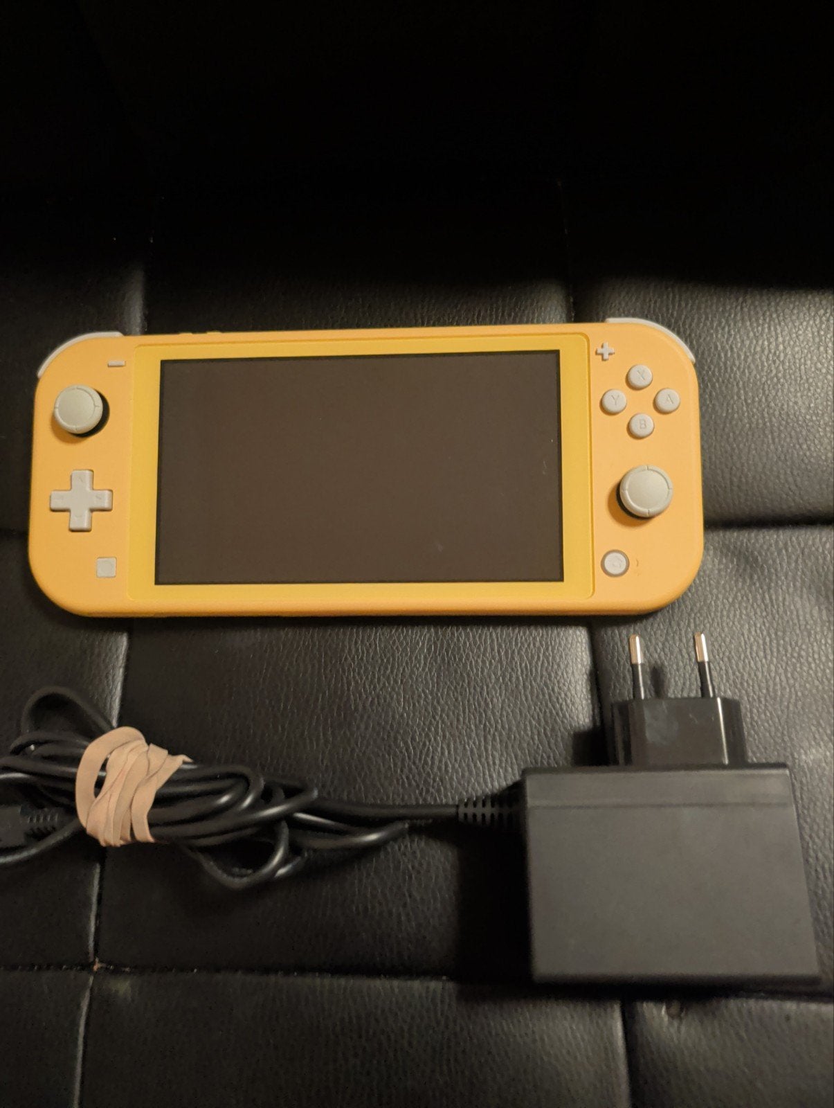 Nintendo Switch Lite Geel met Pokémon Let's Go Eevee, Ophalen, Zo goed als nieuw, Switch Original, Met games