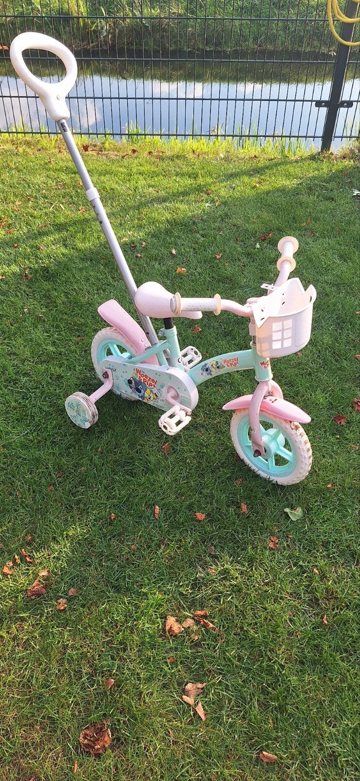 Kinderfietsje met zijwieltjes en duwstang, Fietsen en Brommers, Ophalen, Terugtraprem, Zijwieltjes, Gebruikt