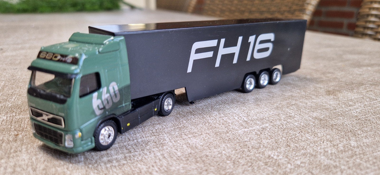 Volvo FH16 660 vrachtwagen model met trailer, Hobby en Vrije tijd, Overige merken, Gebruikt, 1:32 tot 1:50, Ophalen of Verzenden