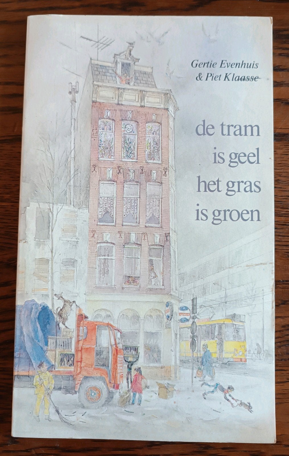 De tram is geel het gras is groen - Kinderboekenweek 1978, Boeken, Gertie Evenhuis, Fictie algemeen, Ophalen of Verzenden, Zo goed als nieuw