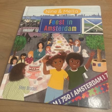 Nine & Mella - Feest in Amsterdam 9789025888411, Boeken, Ophalen of Verzenden, Zo goed als nieuw, Fictie algemeen