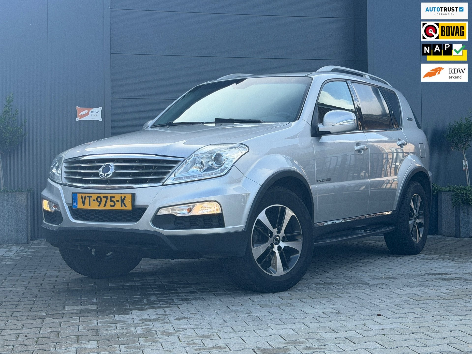 SsangYong Rexton RX 220 e-XDI Sapphire HD | Grijs kenteken |, Auto's, Automaat, 1987 kg, 2157 cc, Gebruikt