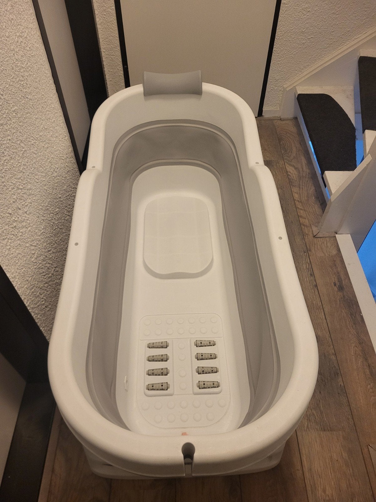 Opvouwbaar ligbad HelloBath met kussen en rugleuning, Ophalen, Zo goed als nieuw, Met bad