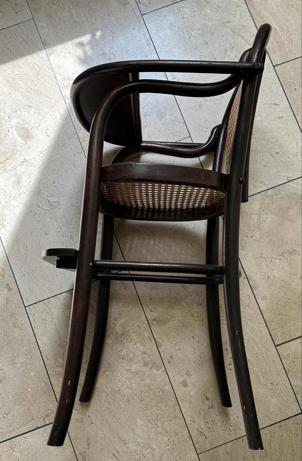 Vintage Thonet Kinderstoel met opklapbaar blad, Ophalen, Gebruikt, Meegroeistoel, Aanschuifbaar