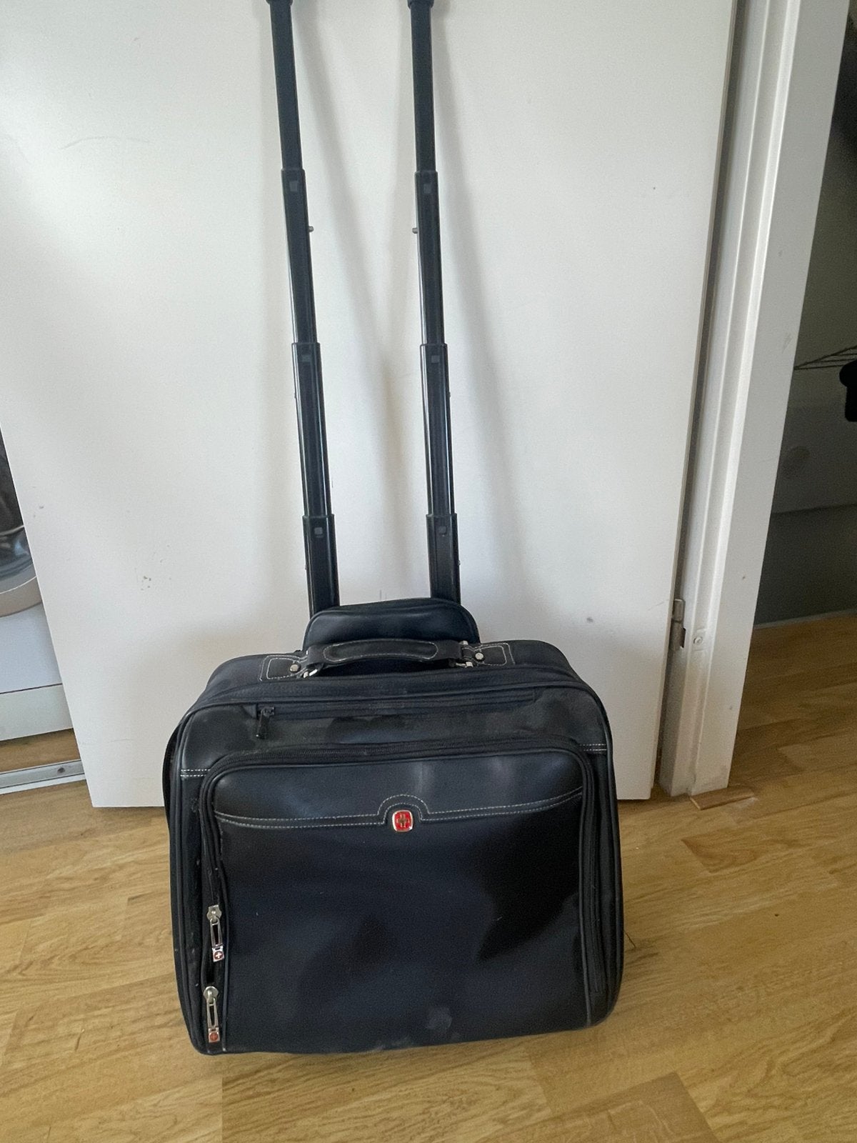 Wenger laptop trolley met mooie binnenkant, Computers en Software, Ophalen, 17 inch of meer, Zo goed als nieuw, Trolleytas
