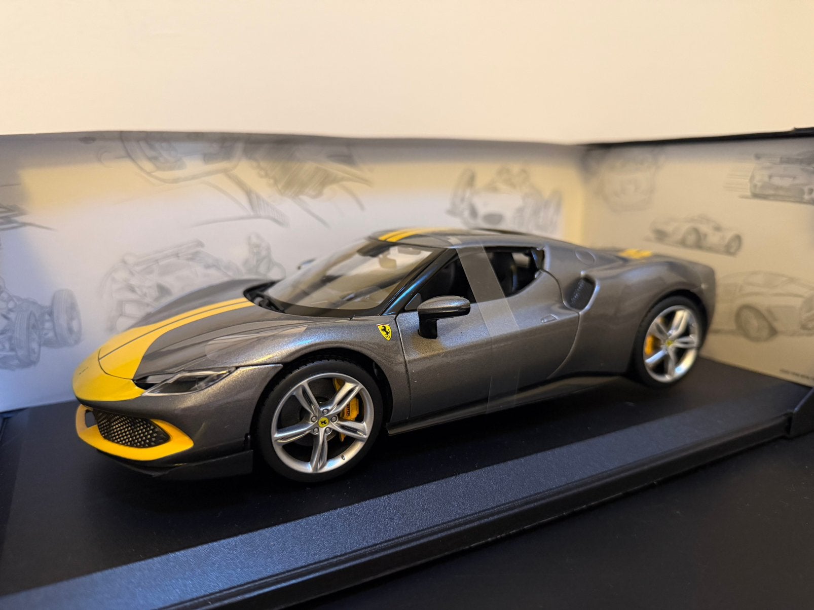 Bburago Ferrari 296 GTB 1/18 Grijs metallic OVP, Ophalen of Verzenden, Zo goed als nieuw, Auto, Bburago
