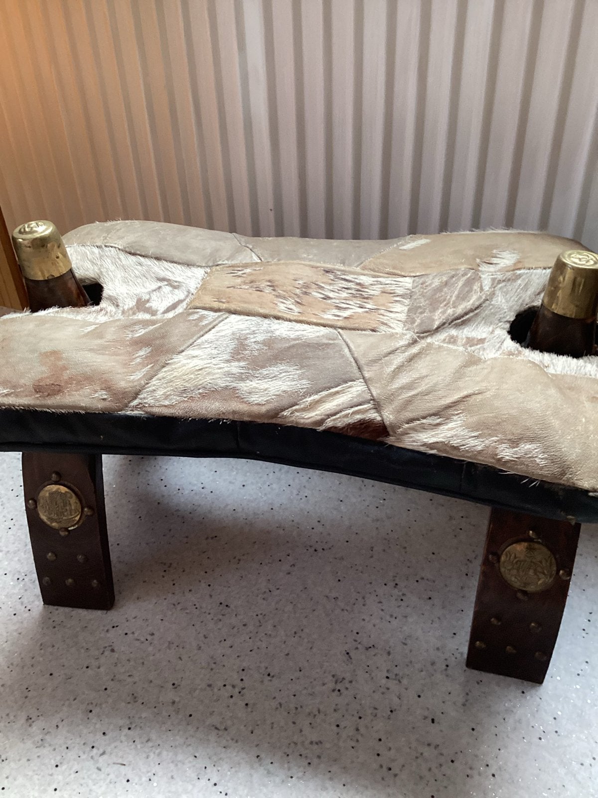 Vintage kamelenzadel bijzetkrukje - Uniek decoratiestuk, Ophalen, Gebruikt, Hout