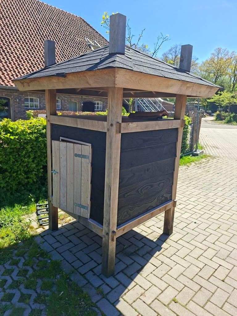 Twee eiken speelhuisje, dierenverblijf, mini hooiberg, Ophalen