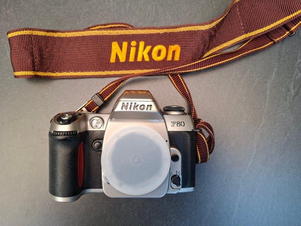 Nikon F80 analoge kleinbeeld autofocus spiegelreflex camera, Audio, Tv en Foto, Fotocamera's Analoog, Ophalen of Verzenden, Gebruikt
