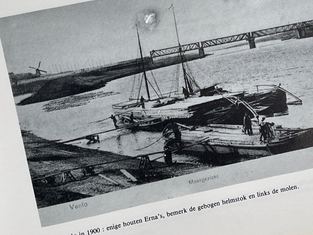 De scheepvaart in vroeger jaren, Nederland / 1982, Ophalen of Verzenden, Zo goed als nieuw, Motorboot of Zeilboot, Boek of Tijdschrift