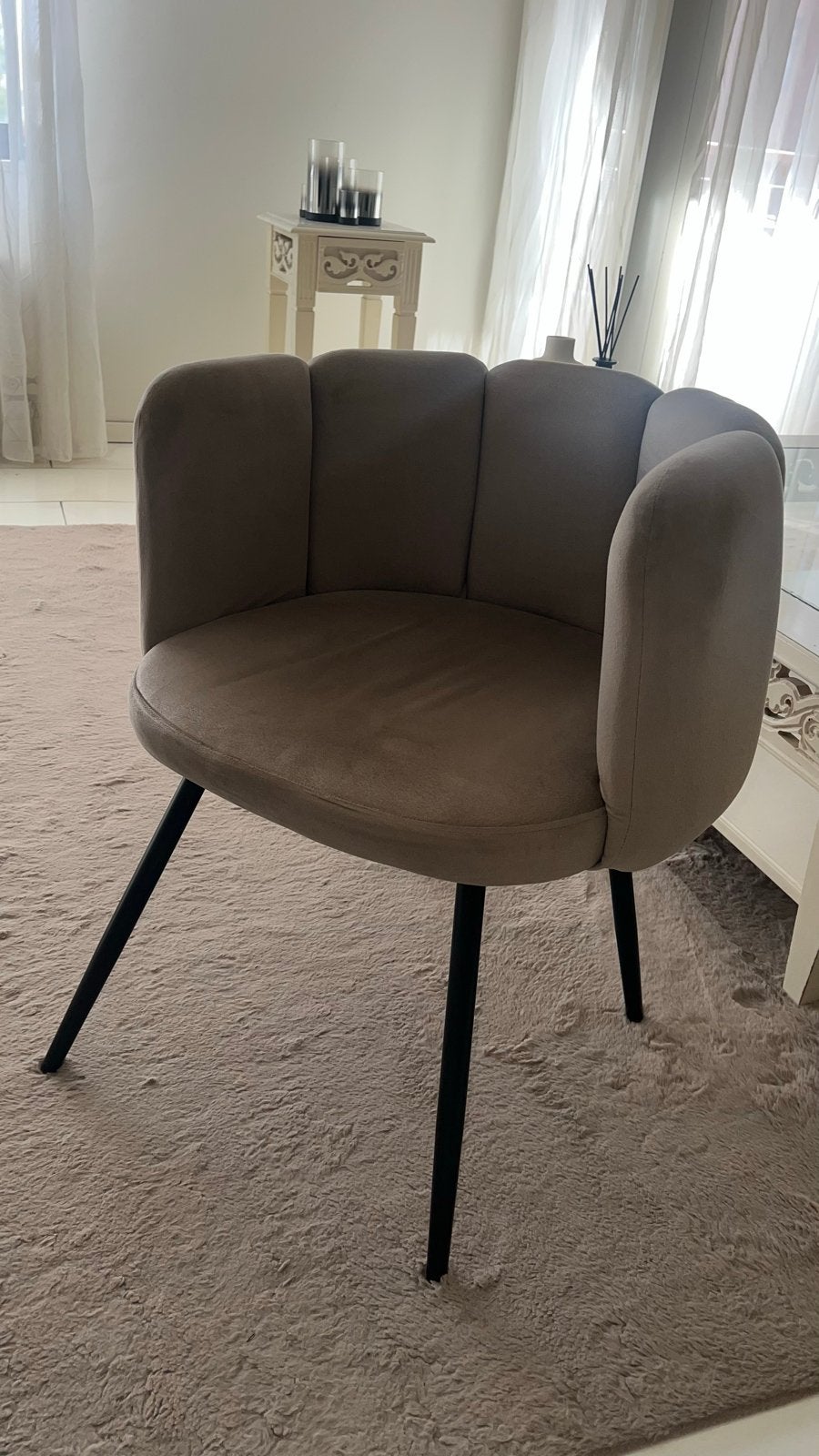 Taupe fluwelen schelp fauteuil, Ophalen, Overige kleuren, Zo goed als nieuw, Eén