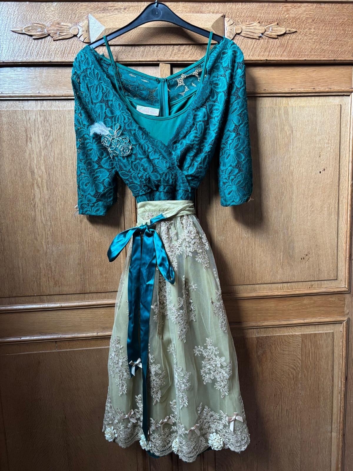 Trachten Traum Dirndl Jurk met Kant en Broche maat 46, Maat 46/48 (XL) of groter, Ophalen of Verzenden, Kleding, Overige thema's