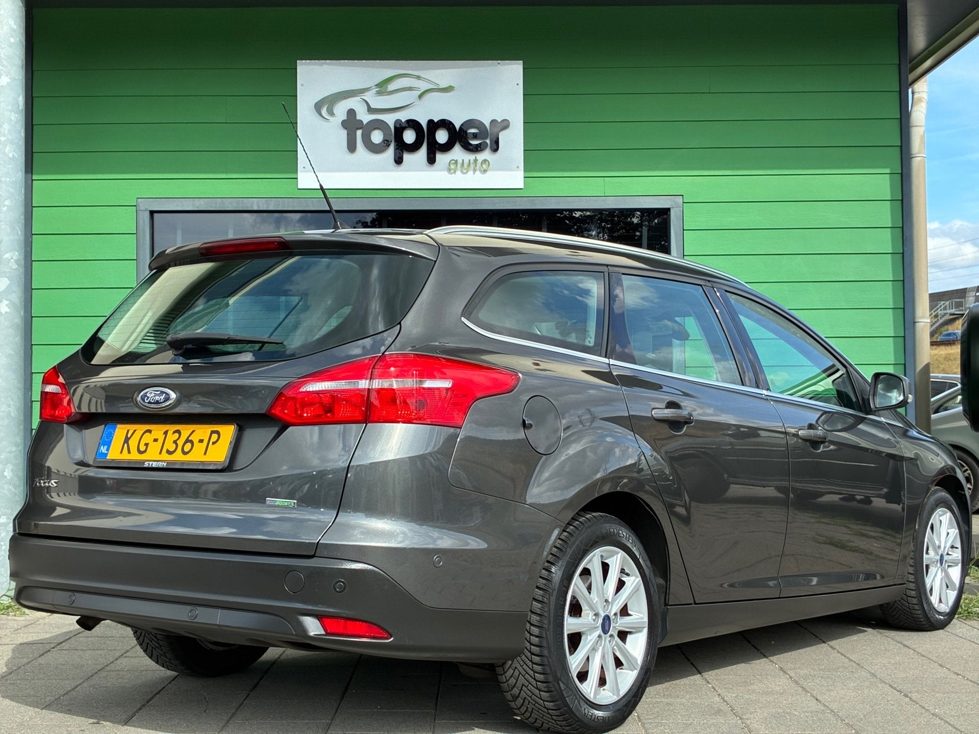 Ford Focus Wagon 1.0 Titanium|2e Eigenaar|Navigatie|CruiseCo, Gebruikt, Euro 6, Origineel Nederlands, Handgeschakeld