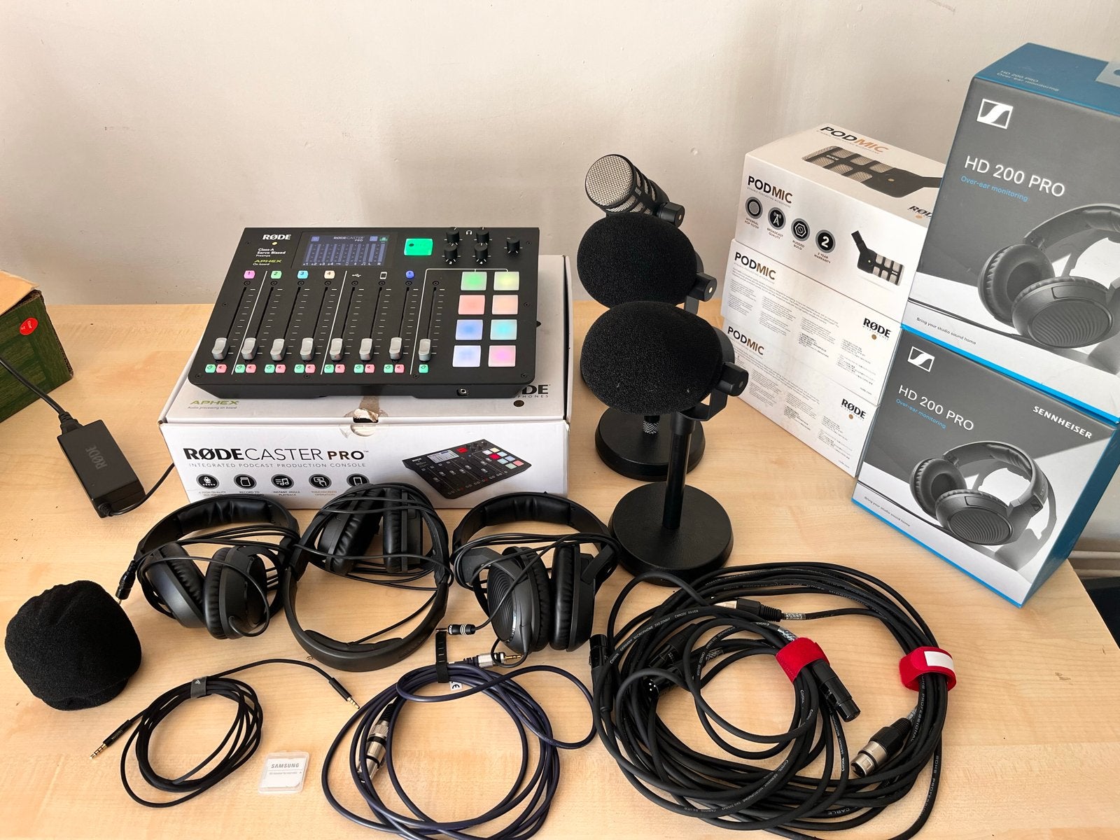 Complete Rodecaster Pro incl 3x PodMic’s & Sennheiser’s, Ophalen of Verzenden, Zo goed als nieuw, Audio
