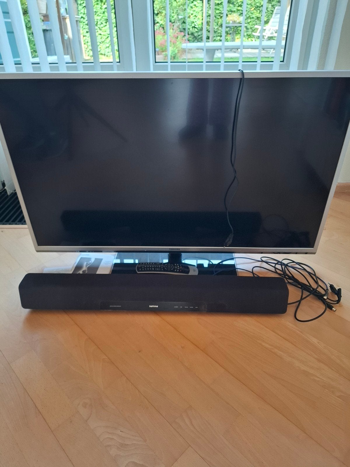Toshiba TV met Philips Soundbar HTL2100B/12, Ophalen, 100 cm of meer, Gebruikt, Toshiba