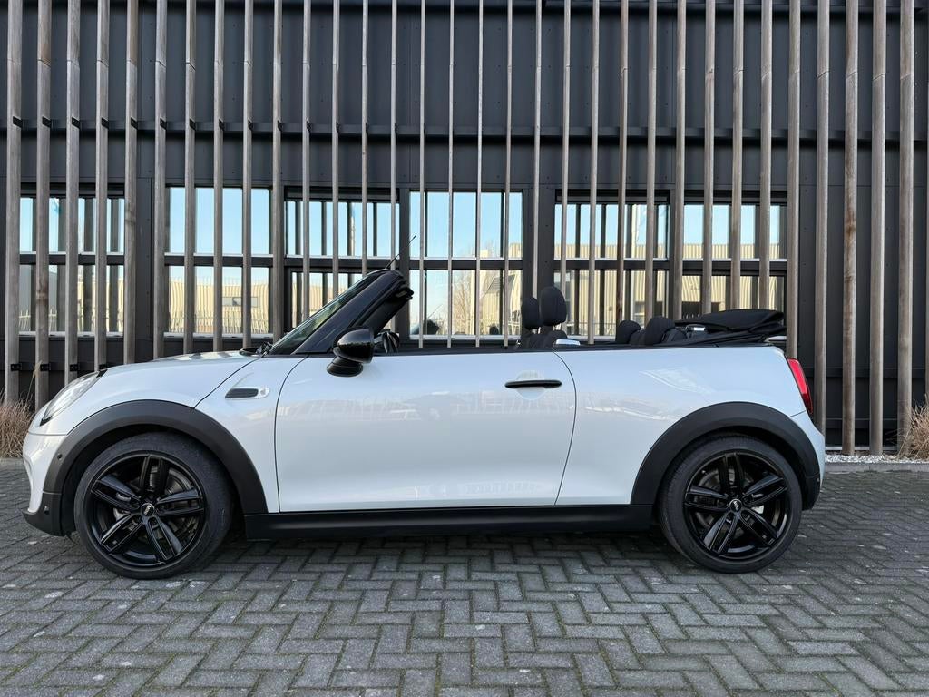 MINI Cooper Cabrio -2018- Chili Black Pack - Apple carplay, Auto's, Mini, Zwart, Cabriolet, Leder en Stof, Lichtsensor