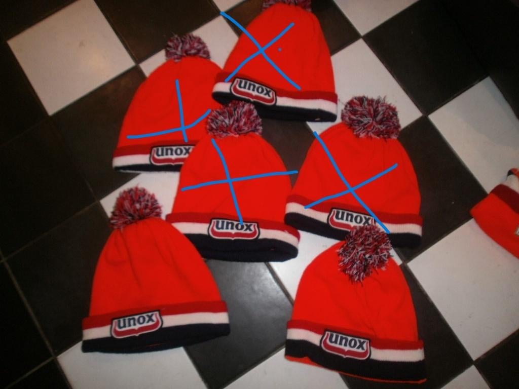 nog 1x unox muts 2x unox efteling muts 3x sjaal handschoenen, Ophalen of Verzenden, Nieuw, One size fits all, Unox