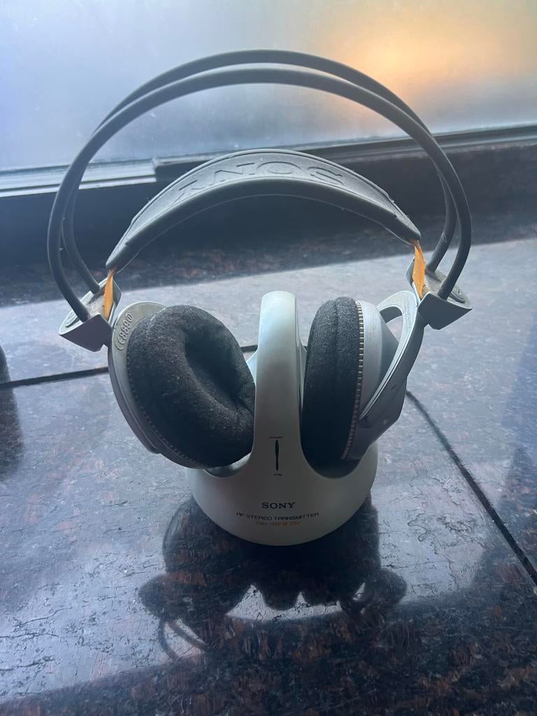 Sony RF Stereo Transmitter TMR-RF915R met koptelefoon, Audio, Tv en Foto, Koptelefoons, Gebruikt, Ophalen of Verzenden, Over oor (circumaural)