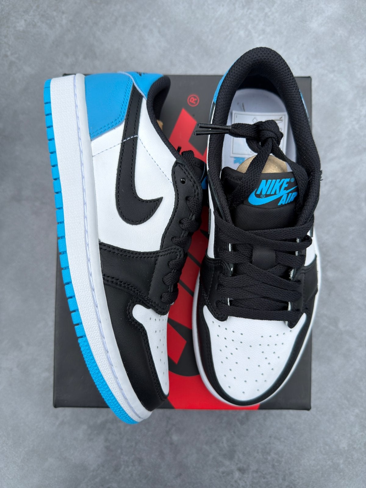 Nike Air Jordan 1 Low UNC Toe - Maat 37.5, Kleding | Dames, Schoenen, --, Zwart, Nieuw, Ophalen of Verzenden