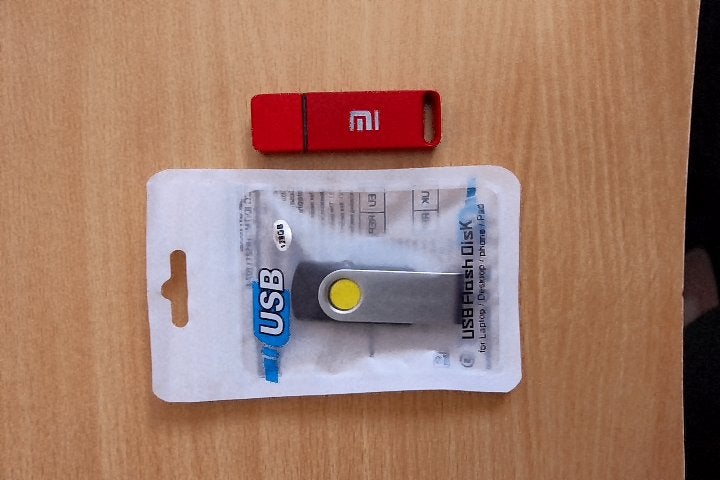 2xPFlash disk PenDrive 1x128Gb 1x32Gb Waterdichte/Draaibare, Ophalen, Nieuw, 128 GB