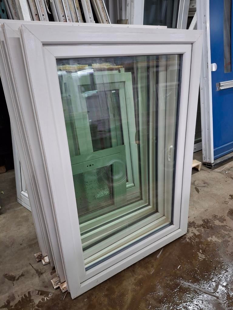 Kunstof kozijn kozijnen met draai kiep raam, Kunststof, Raamkozijn, Zo goed als nieuw, Inclusief glas