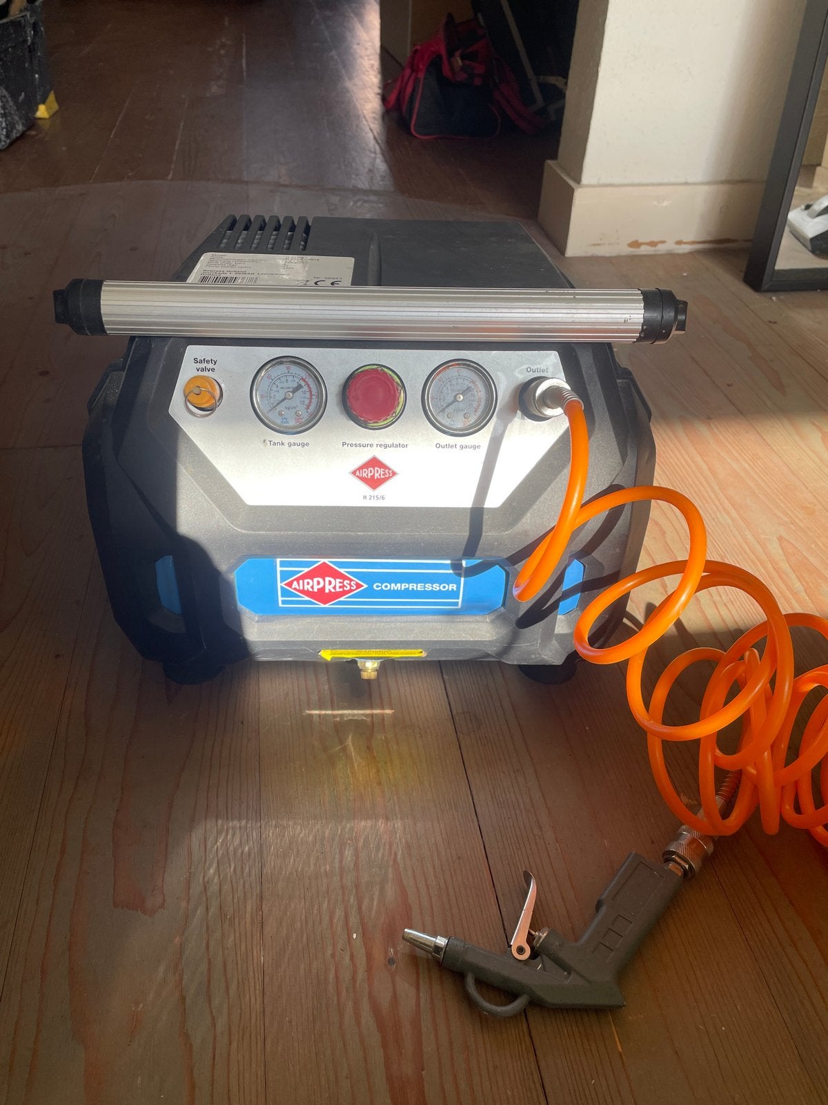 Compacte Airpress Compressor H 215/6 - Zo goed als nieuw, Ophalen, 6 tot 10 bar, Zo goed als nieuw, Minder dan 200 liter/min