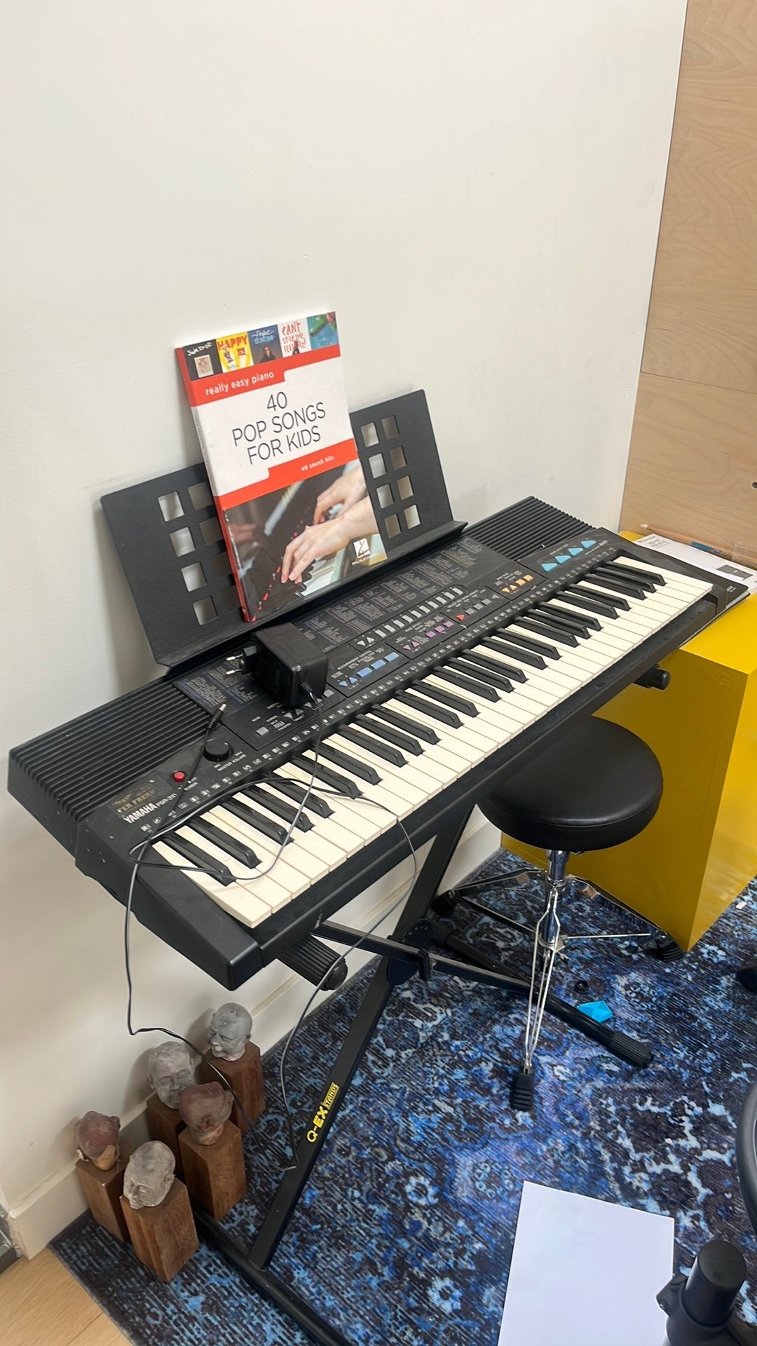 Keyboard incl boek en kruk, Muziek en Instrumenten, Ophalen, Gebruikt, 61 toetsen, Overige merken