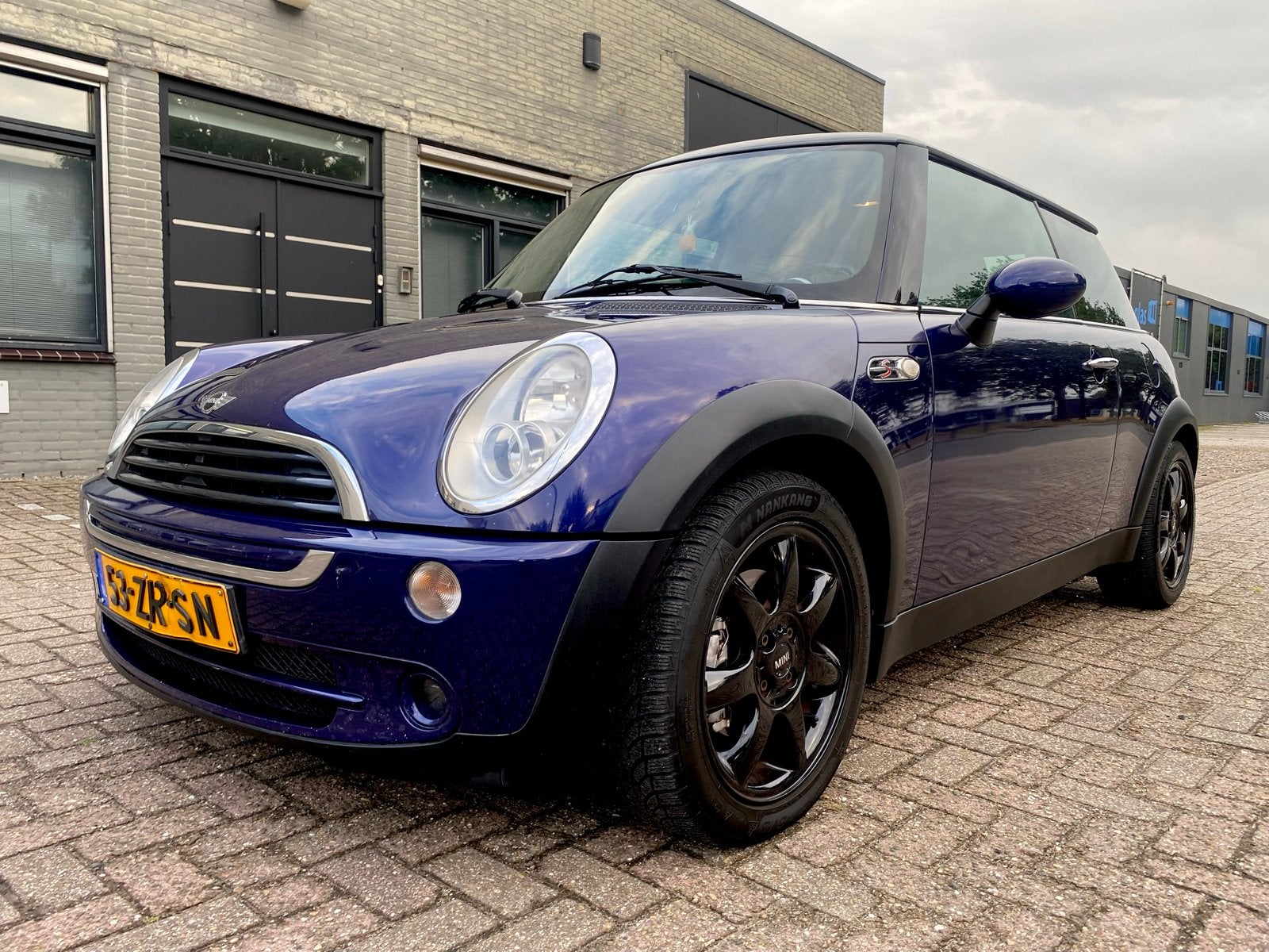 Mini ONE Blauw/Zwart.Airco,Stoelverw,Sensoren,HARMAN KANDON, Voorwielaandrijving, 15 km/l, 4 cilinders, Bedrijf