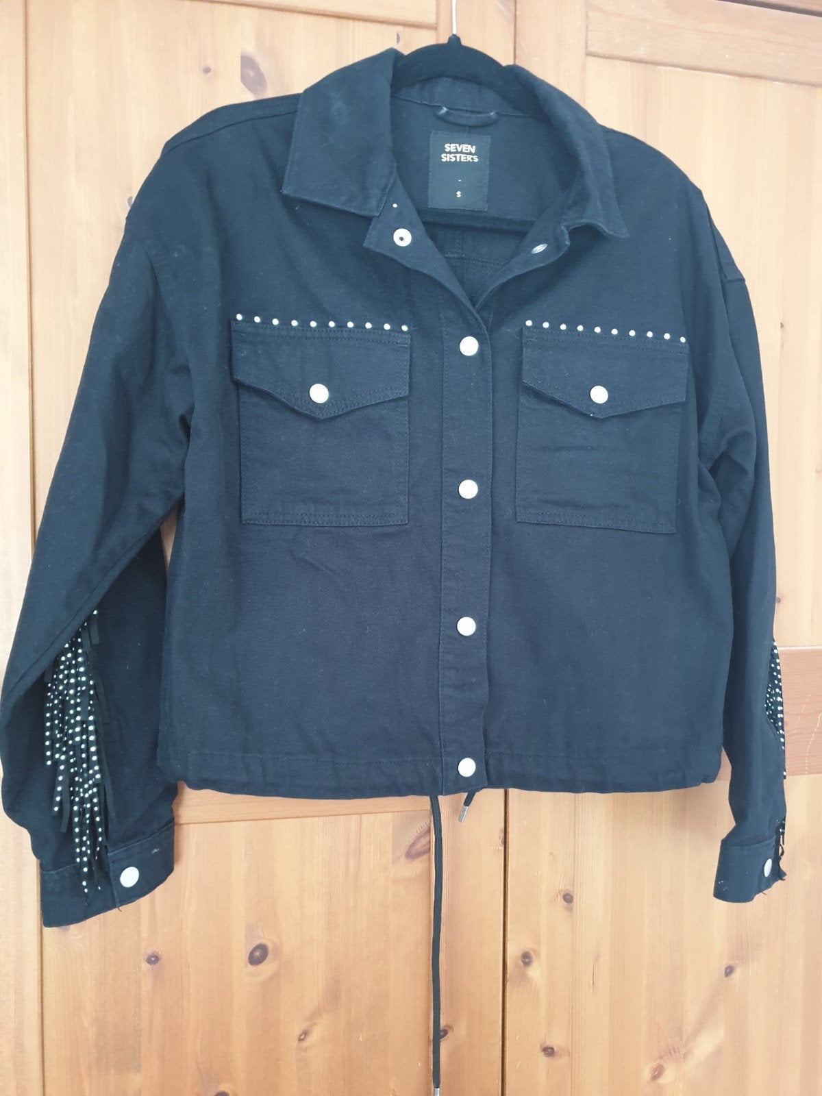 Seven Sisters spijkerjasje met studs en franjes, Kleding | Dames, Jassen | Zomer, Seven Sisters, Zwart, Ophalen of Verzenden, Zo goed als nieuw