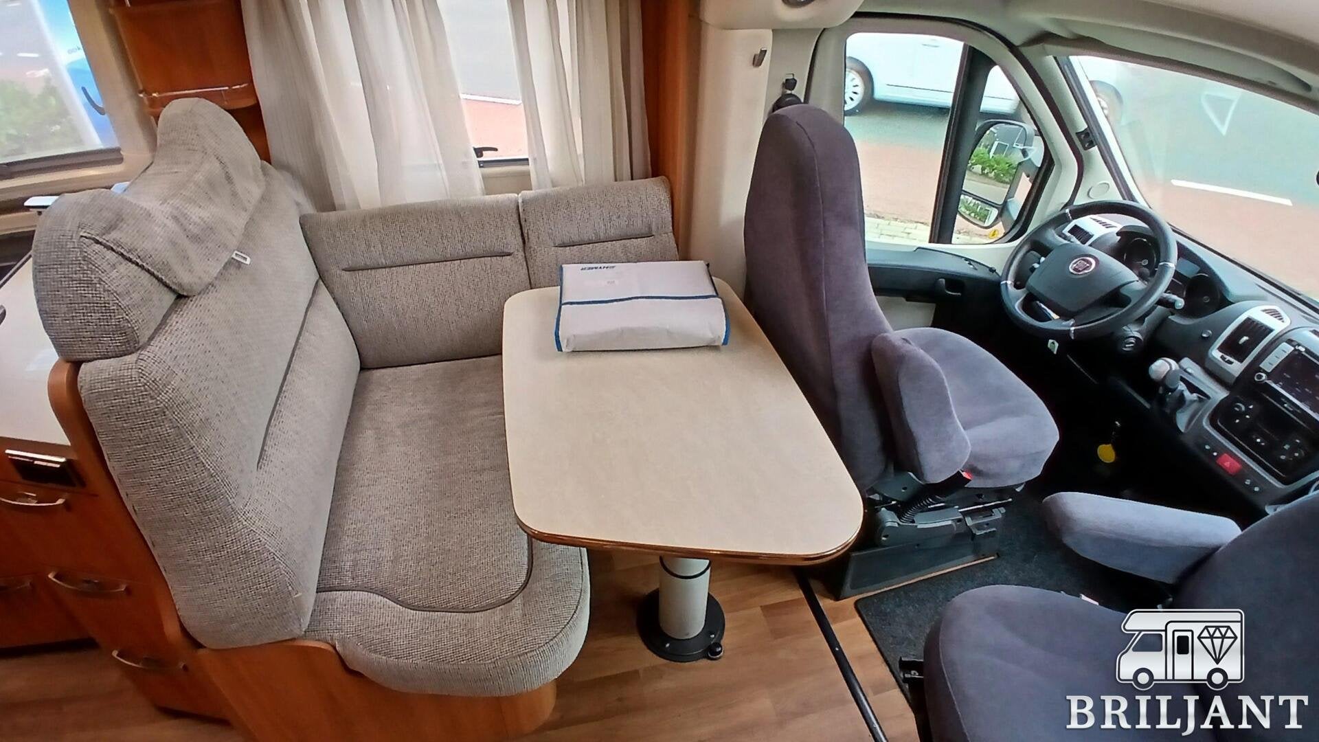 Foto 9 van Fiat Hymer T568 automaat/Enkelebedden/L-zit
