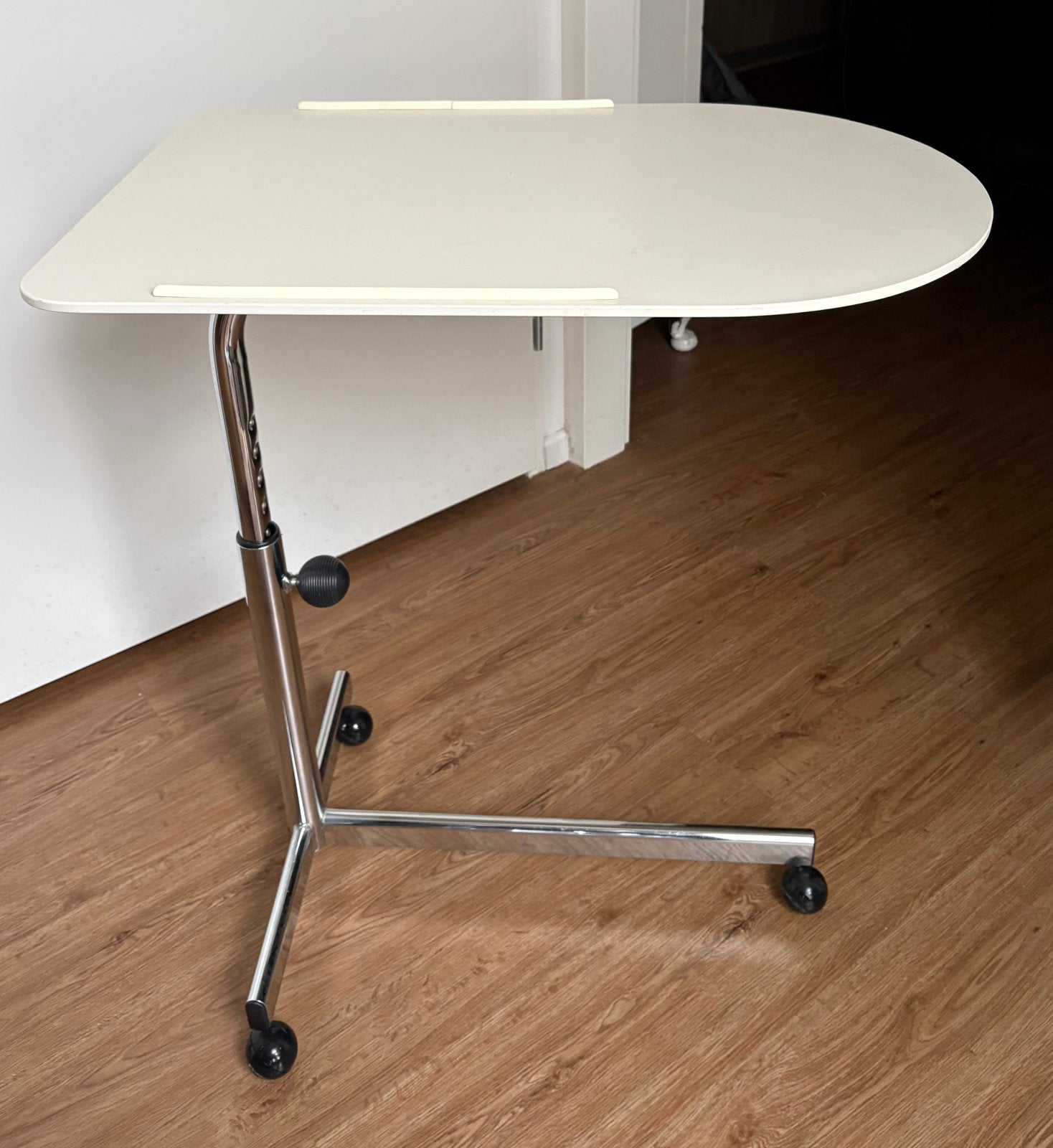 Bedtafel / bijzettafel / laptop tafel op wieltjes., Ophalen, Gebruikt, In hoogte verstelbaar